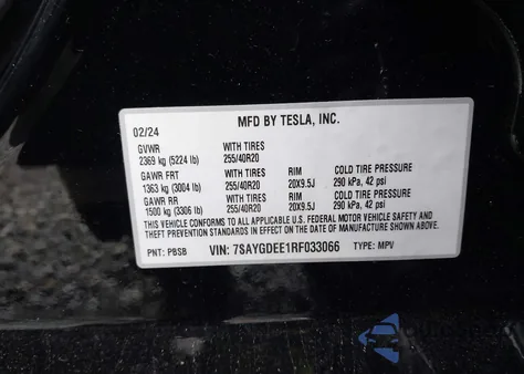 2024 Tesla Model Y Long Range Dual Motor All-Wheel Drive z USA, uszkodzony, nr VIN 7SAYGDEE1RF033066